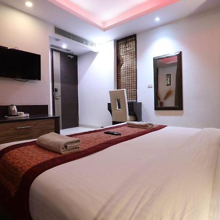 Hotel Waterfall Delhi  Buitenkant foto