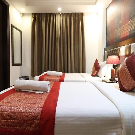 Hotel Waterfall Delhi  Buitenkant foto