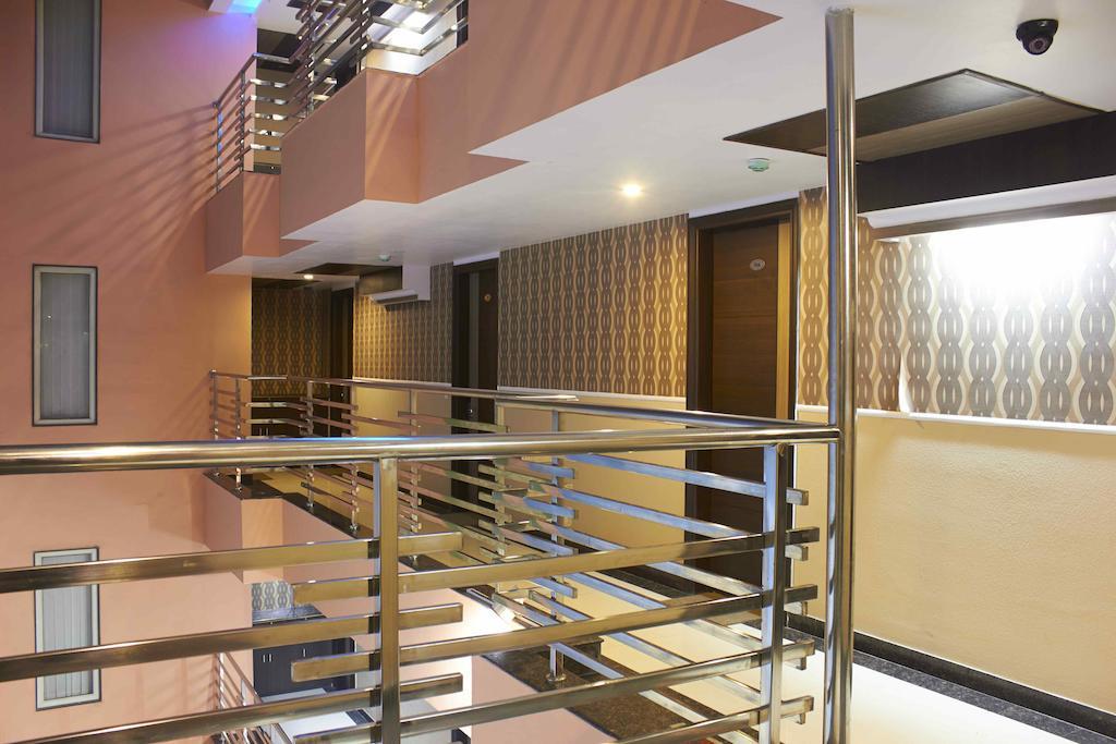 Hotel Waterfall Delhi  Buitenkant foto