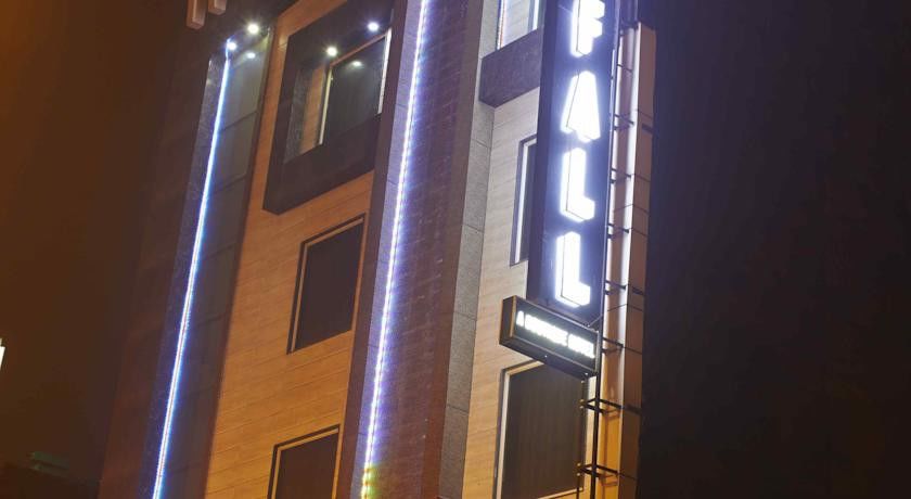 Hotel Waterfall Delhi  Buitenkant foto