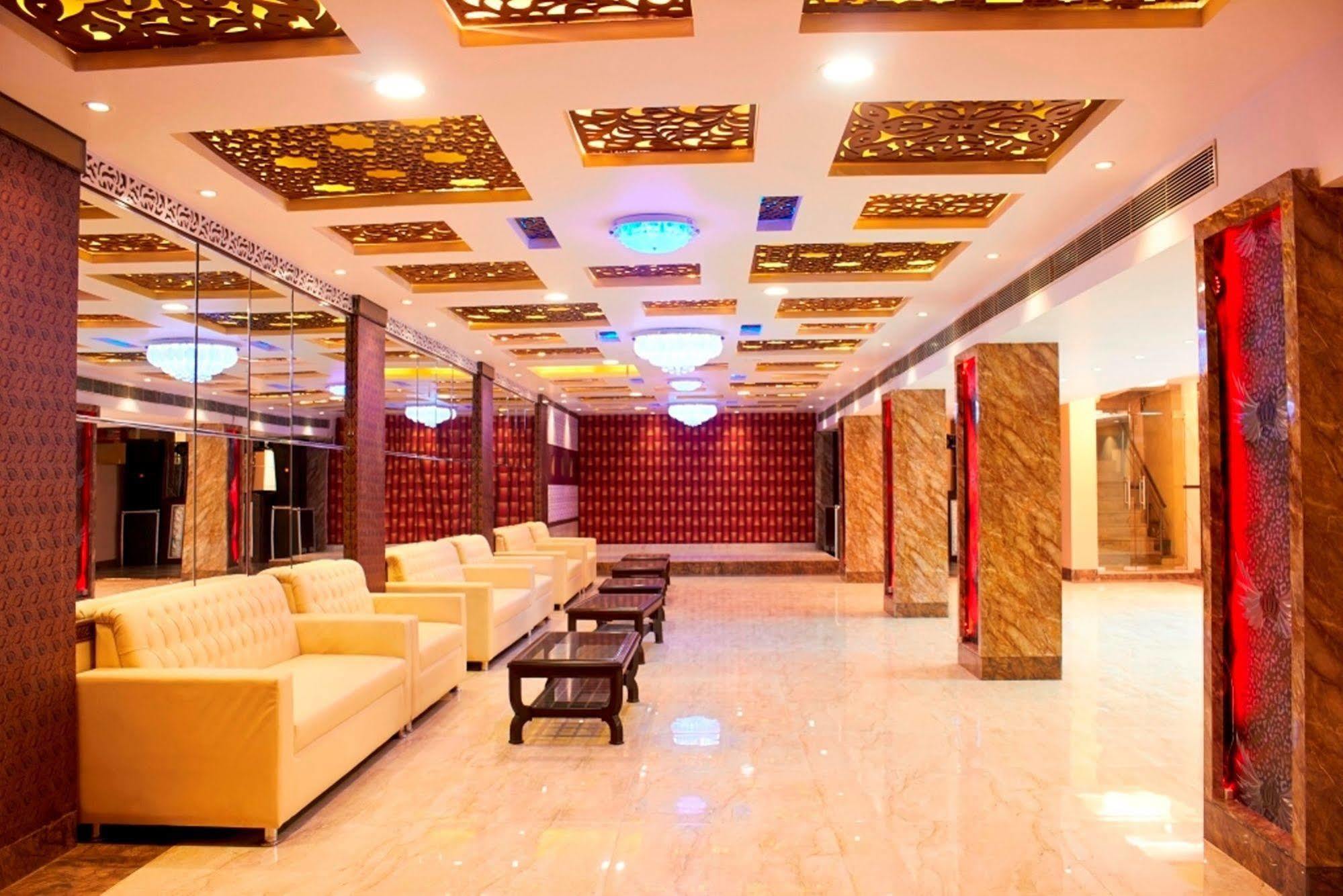 Hotel Waterfall Delhi  Buitenkant foto