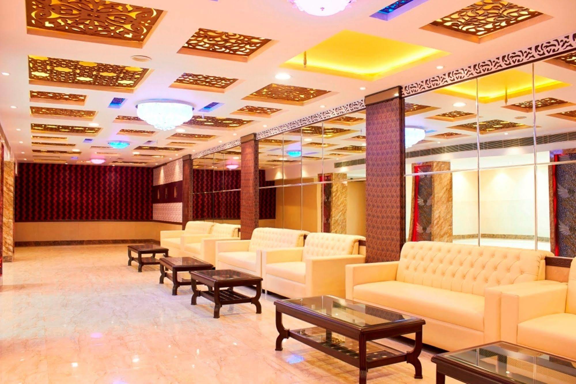 Hotel Waterfall Delhi  Buitenkant foto