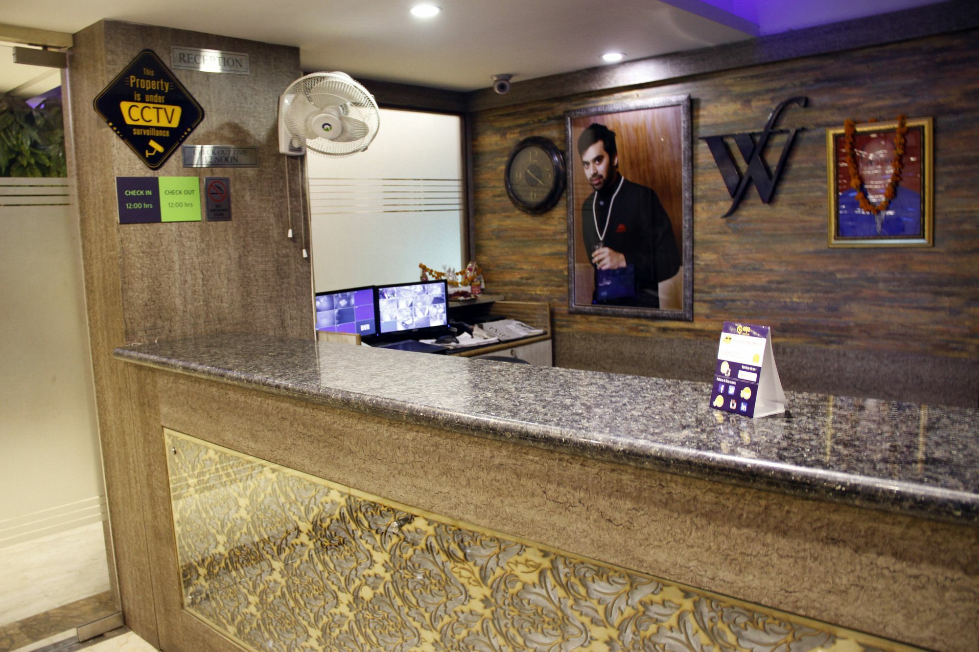 Hotel Waterfall Delhi  Buitenkant foto