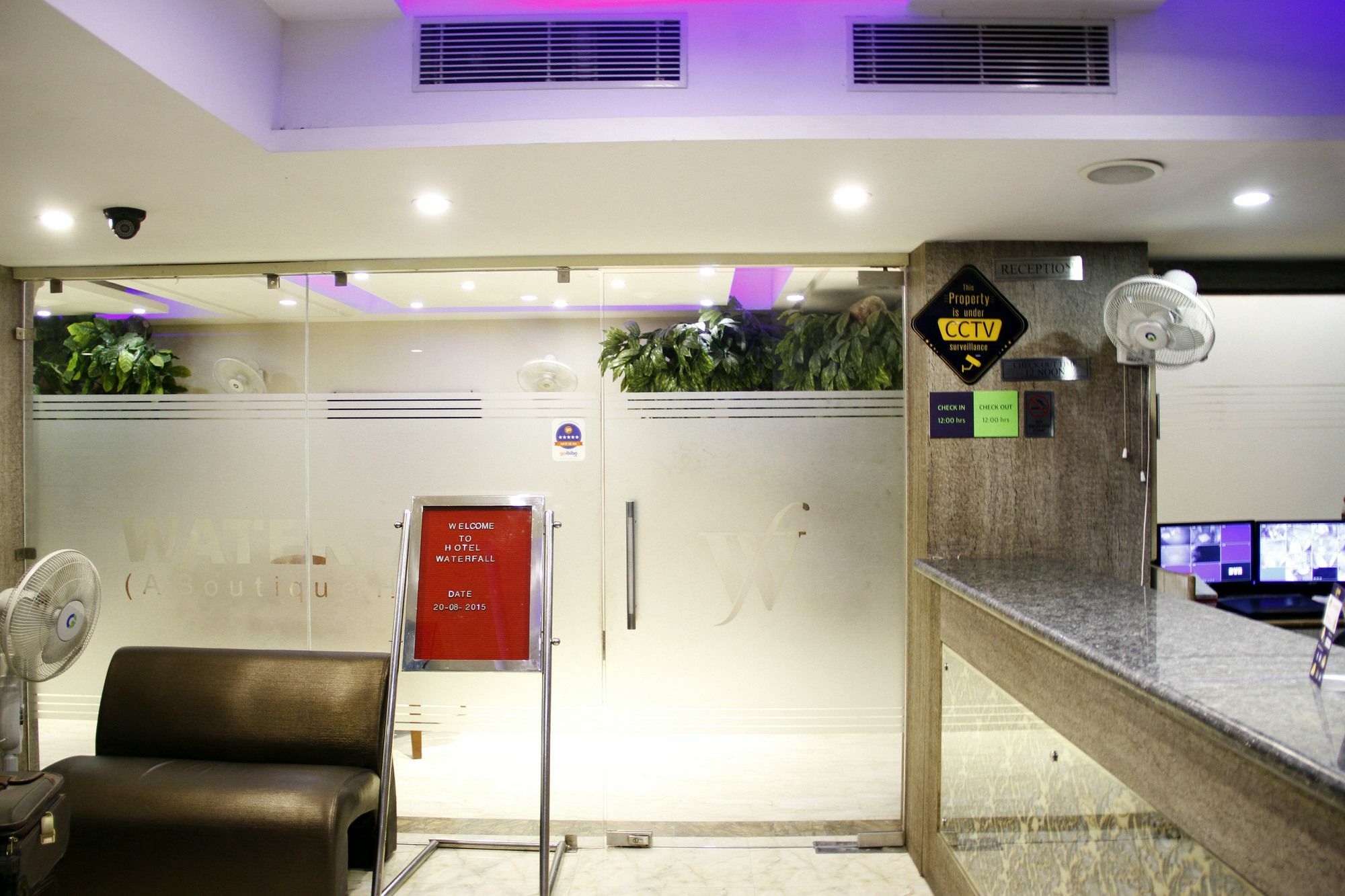 Hotel Waterfall Delhi  Buitenkant foto