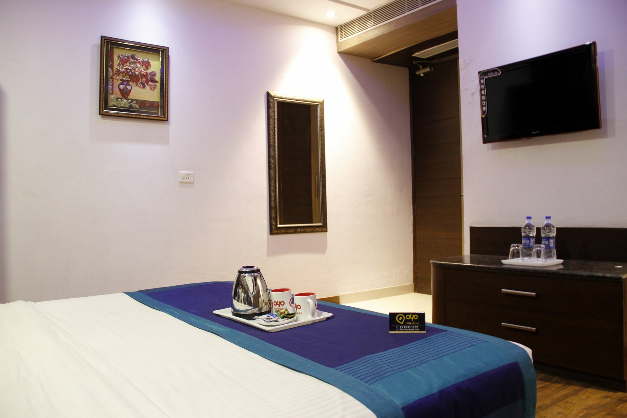 Hotel Waterfall Delhi  Buitenkant foto