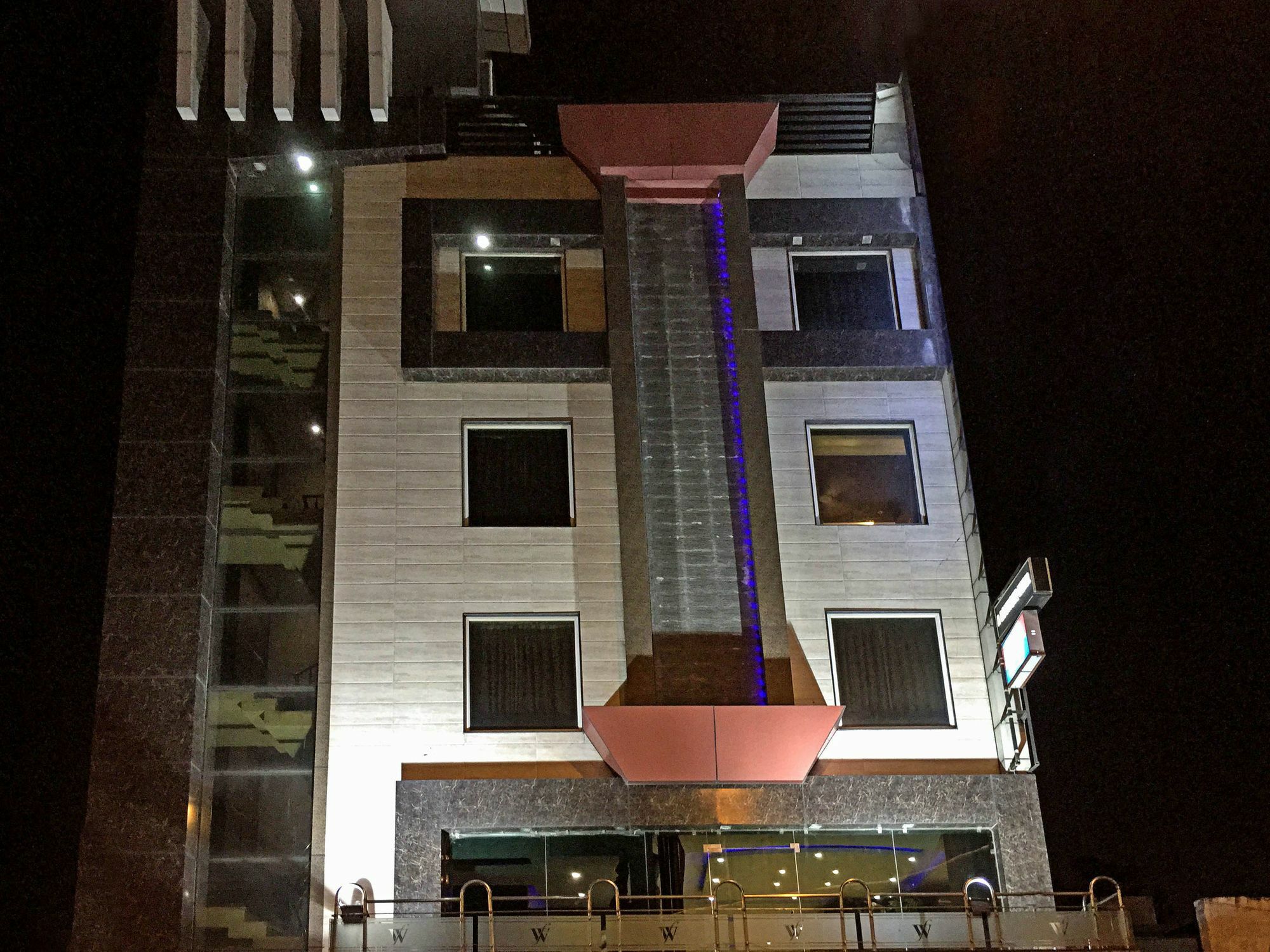 Hotel Waterfall Delhi  Buitenkant foto