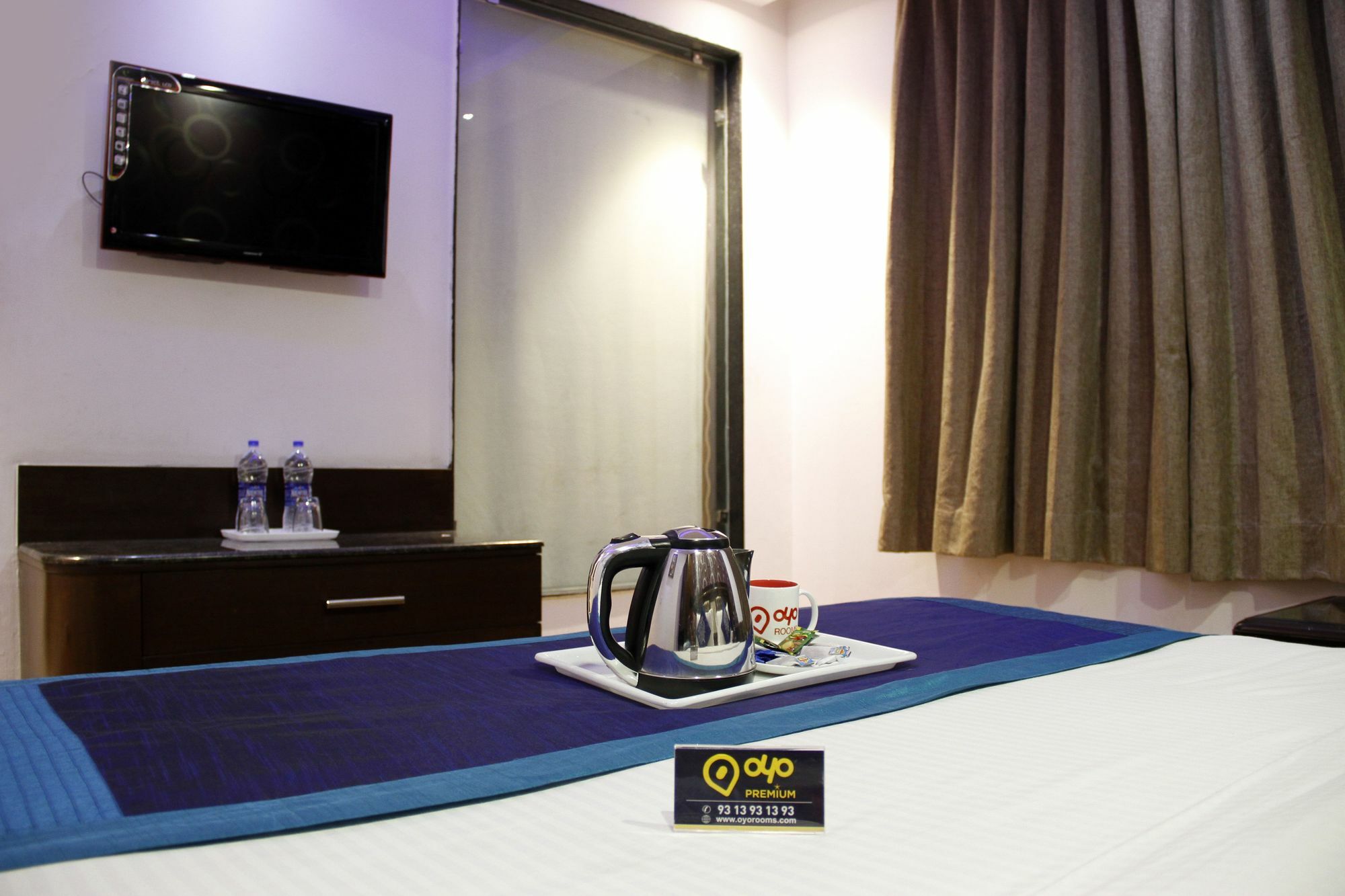 Hotel Waterfall Delhi  Buitenkant foto
