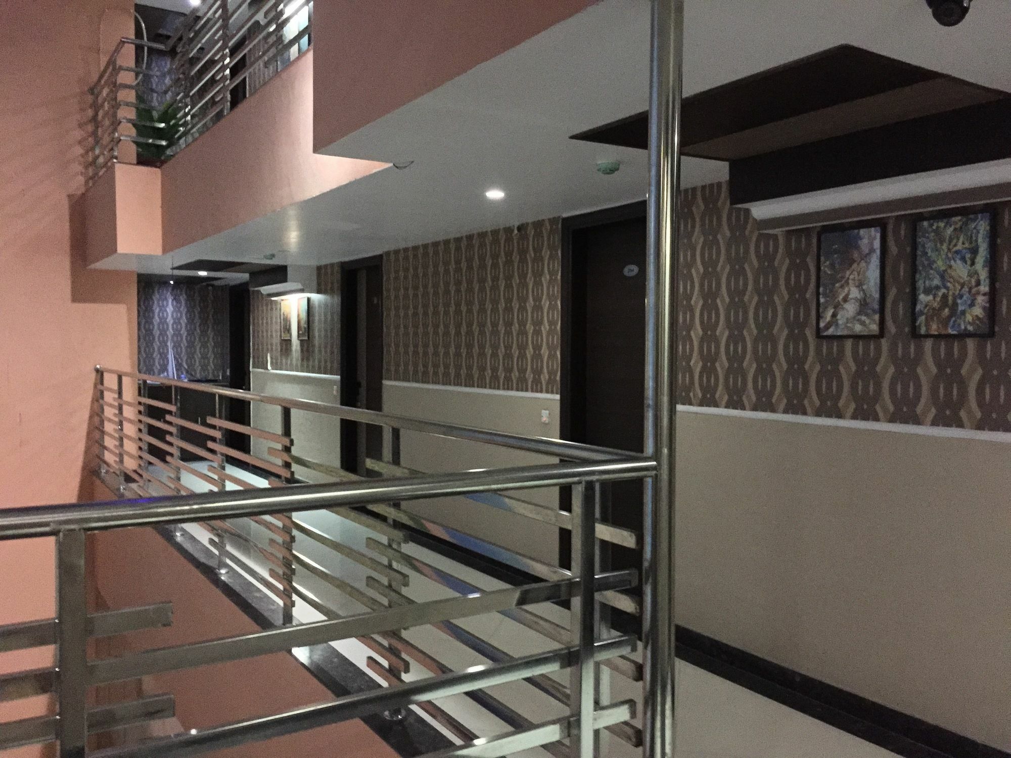 Hotel Waterfall Delhi  Buitenkant foto
