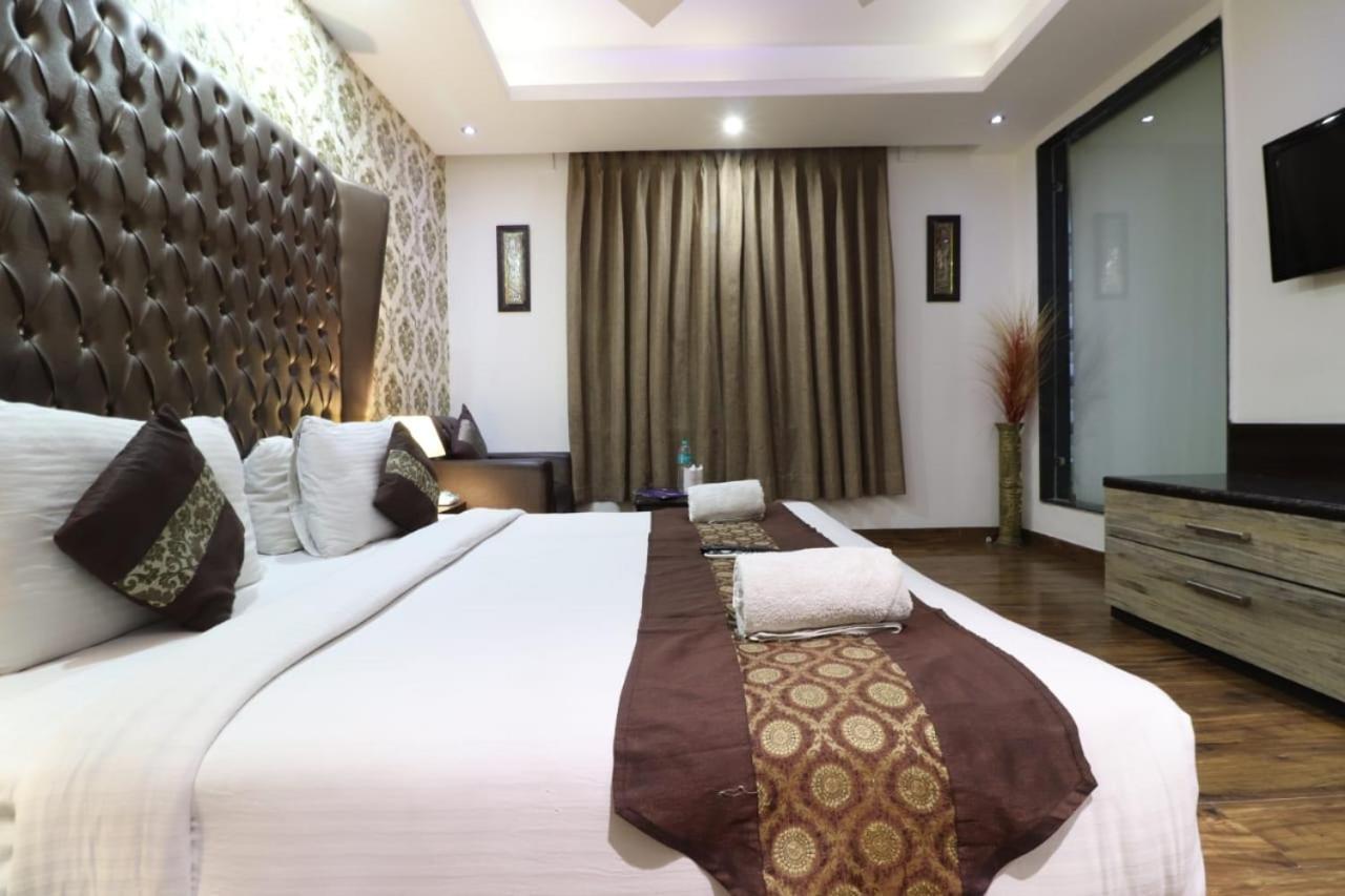 Hotel Waterfall Delhi  Buitenkant foto