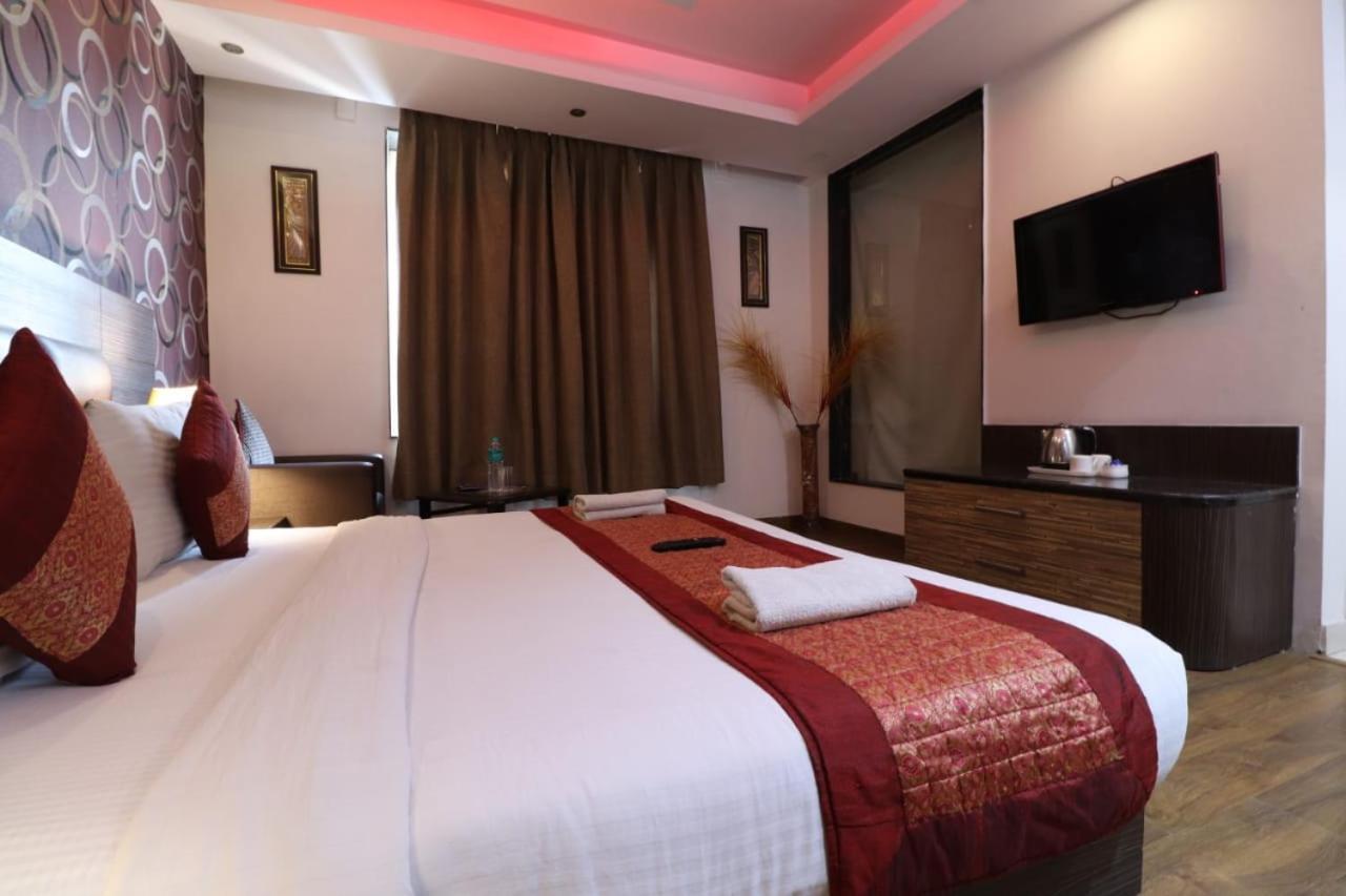 Hotel Waterfall Delhi  Buitenkant foto